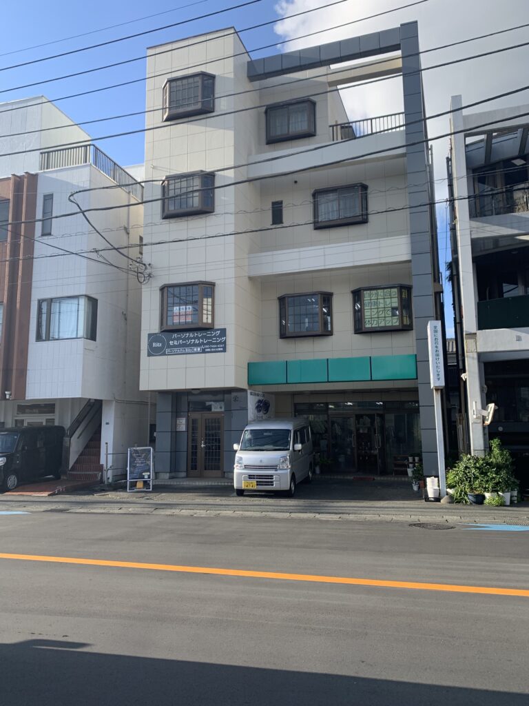 Ritz三島店が入る栄ビルの外観